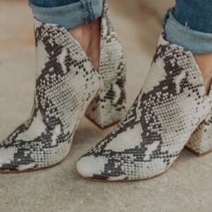 Steve Madden Ankle Boots Size 8 Snakeskin Look Chunky Heel Animal Print Rookie